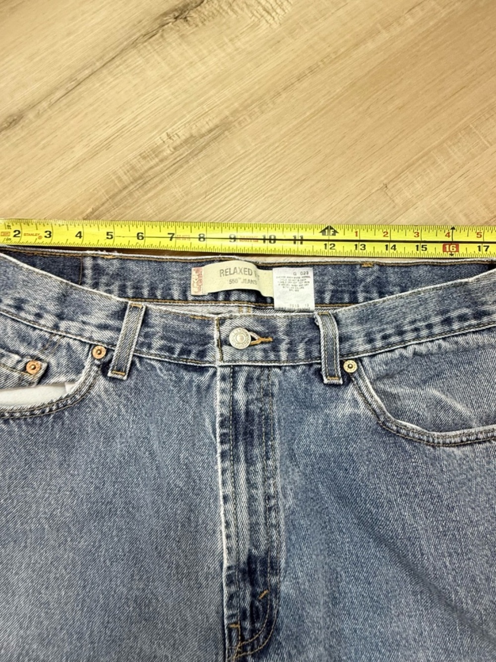 Levi’s Men's 550 Relaxed Fit Jeans in Medium Stonewash Size W38 L34 - Picture 4 of 7